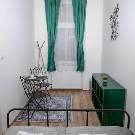 Apartamento Eoetvoes Residence