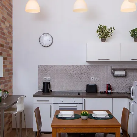 Eoetvoes Residence *